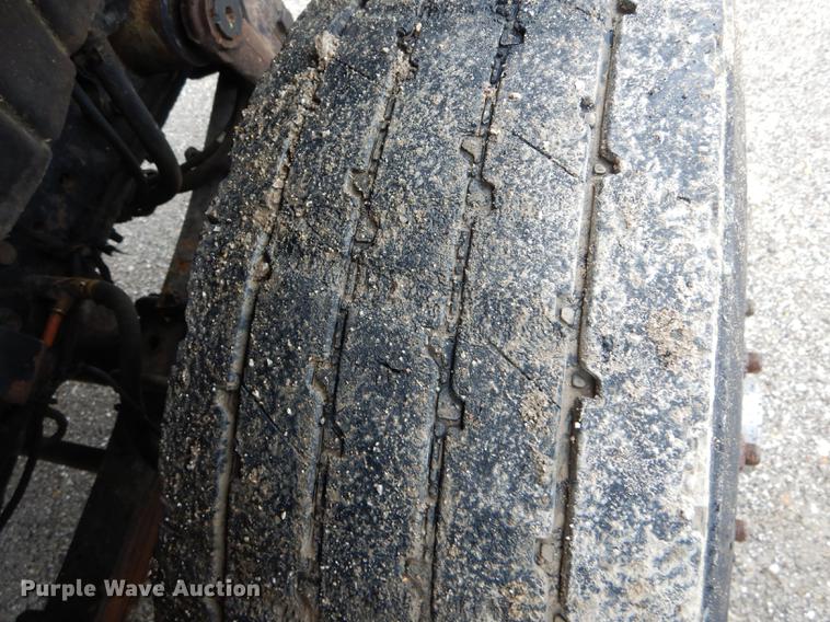 image for item DE8420 2004 International 7400 dump truck