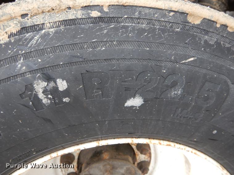 image for item DE8420 2004 International 7400 dump truck