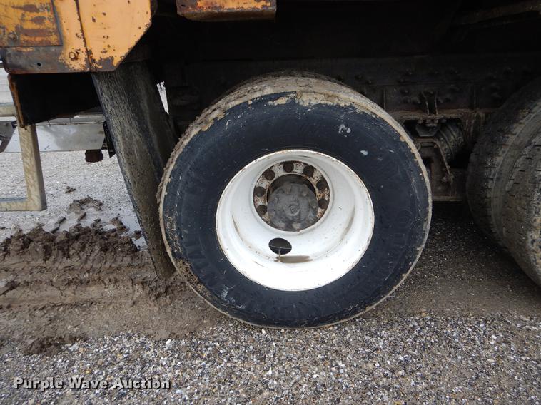 image for item DE8420 2004 International 7400 dump truck