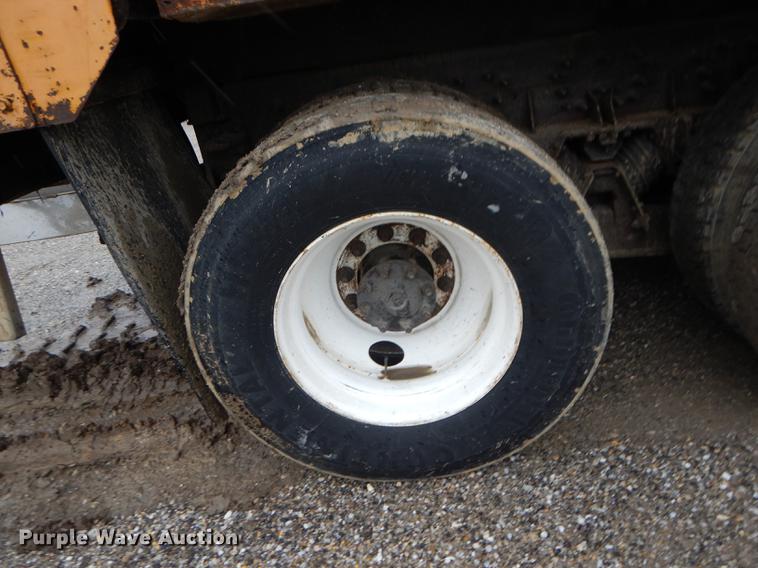 image for item DE8420 2004 International 7400 dump truck