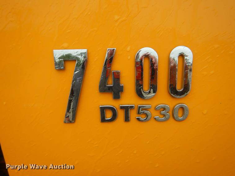 image for item DE8420 2004 International 7400 dump truck