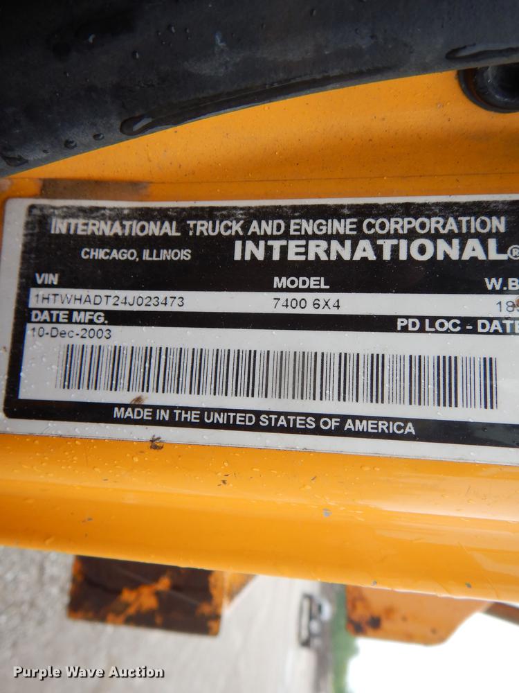 image for item DE8420 2004 International 7400 dump truck