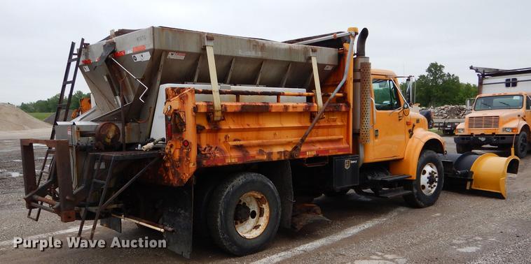 image for item DE8421 2002 International 4900 dump truck