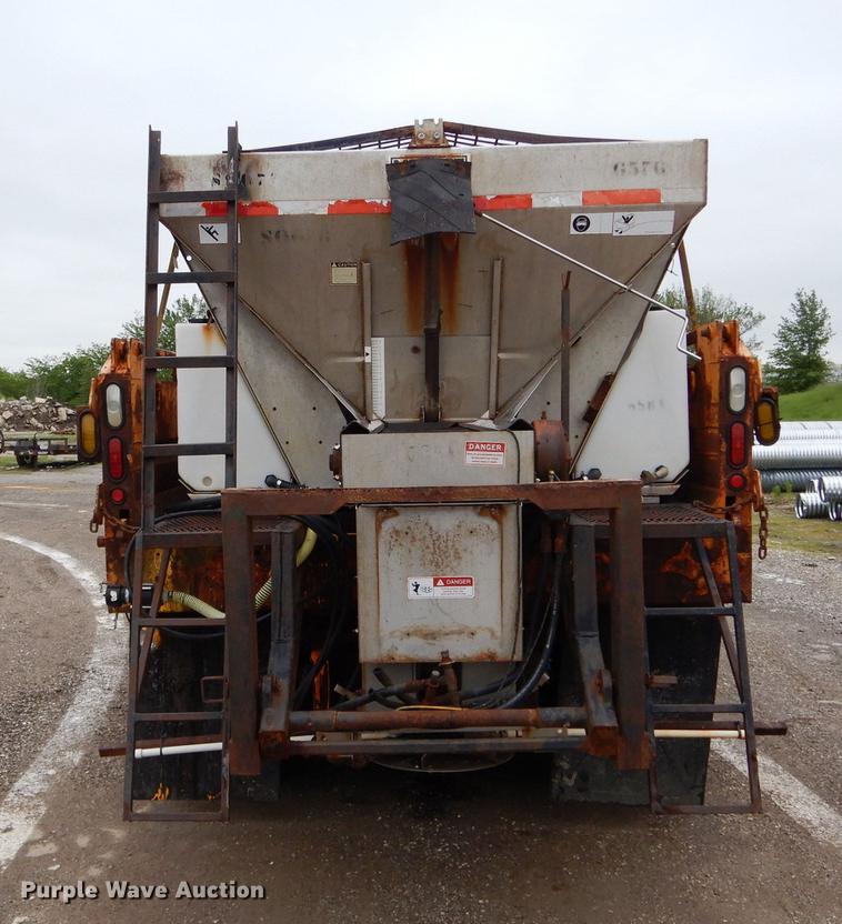 image for item DE8421 2002 International 4900 dump truck