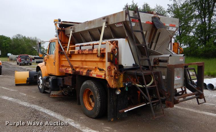 image for item DE8421 2002 International 4900 dump truck