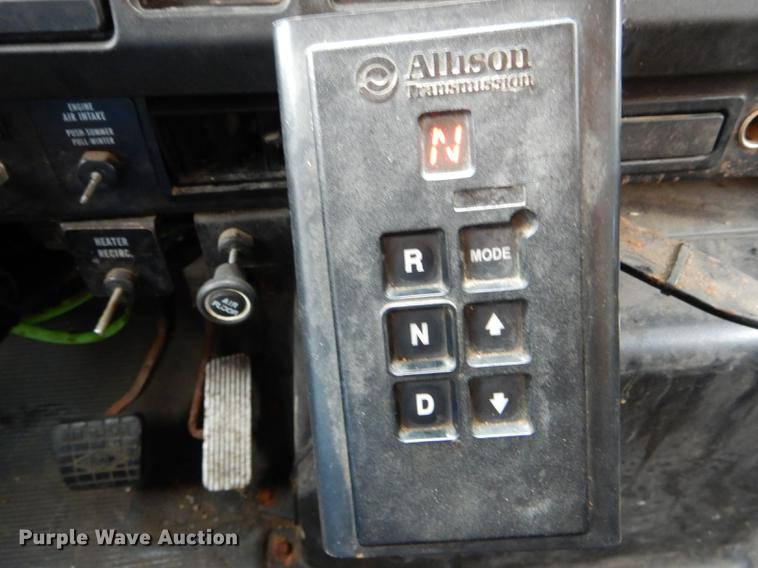 image for item DE8421 2002 International 4900 dump truck