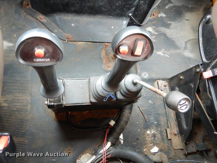 image for item DE8421 2002 International 4900 dump truck