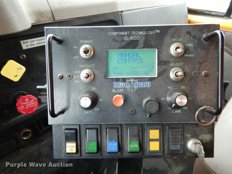 image for item DE8421 2002 International 4900 dump truck