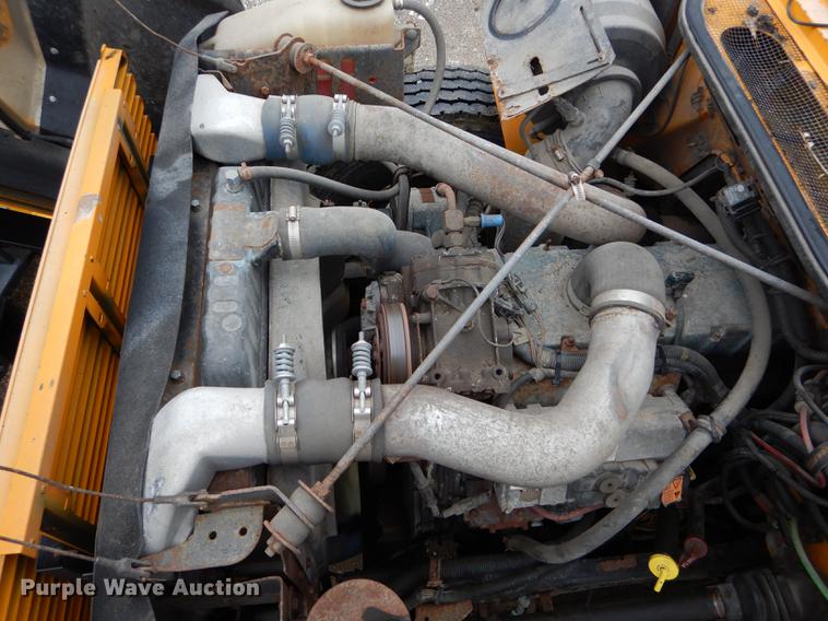 image for item DE8421 2002 International 4900 dump truck