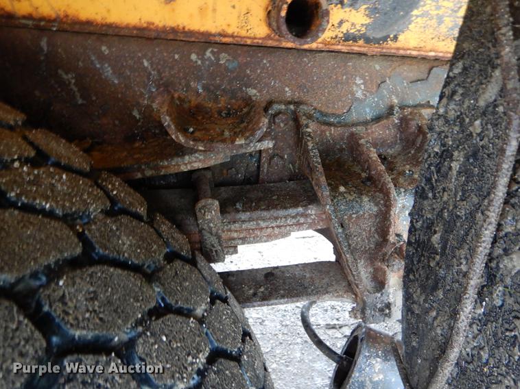 image for item DE8421 2002 International 4900 dump truck