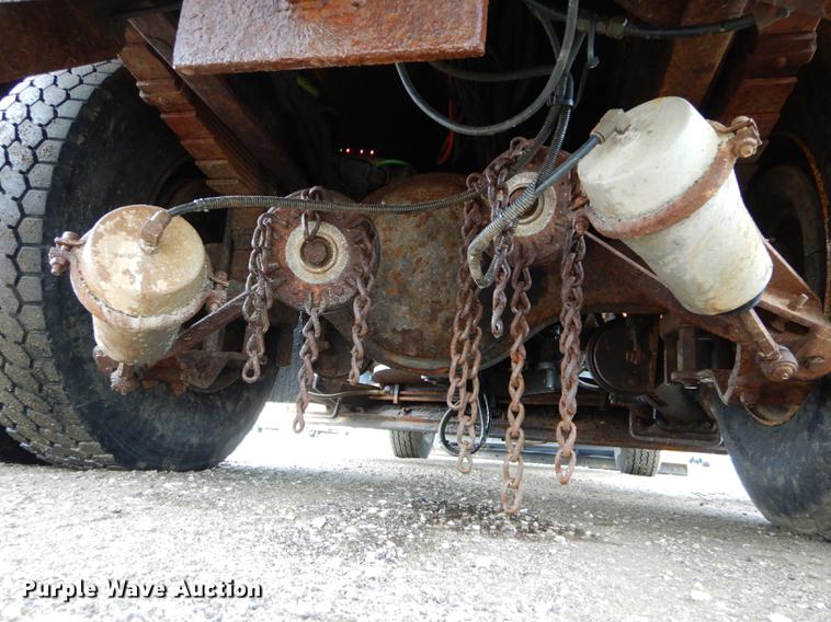 image for item DE8421 2002 International 4900 dump truck