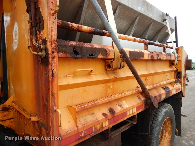 image for item DE8421 2002 International 4900 dump truck