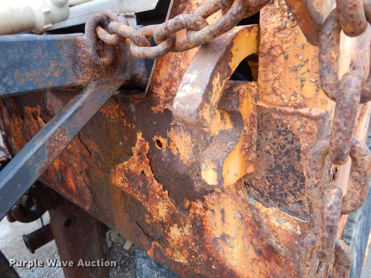 image for item DE8421 2002 International 4900 dump truck