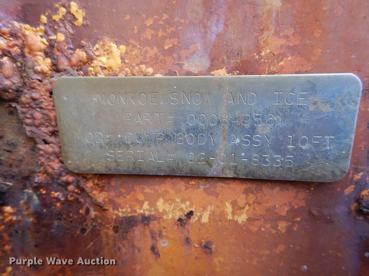 image for item DE8421 2002 International 4900 dump truck