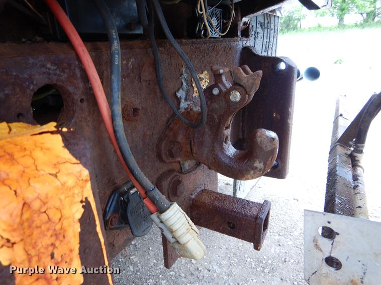 image for item DE8421 2002 International 4900 dump truck