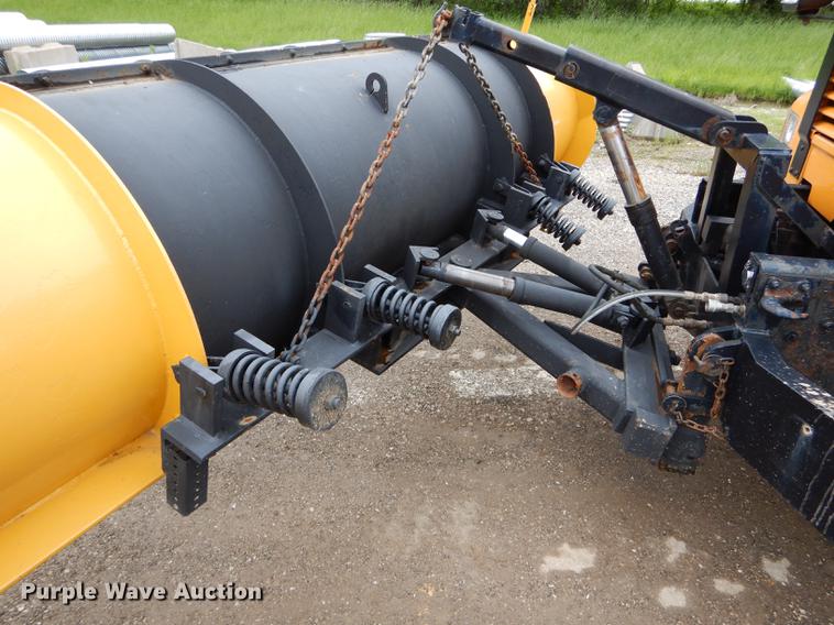 image for item DE8421 2002 International 4900 dump truck