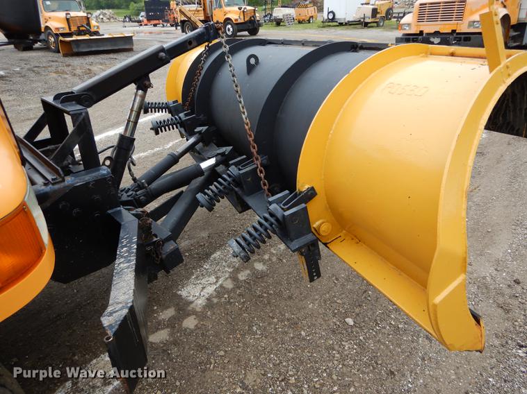 image for item DE8421 2002 International 4900 dump truck