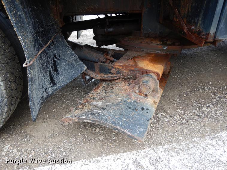 image for item DE8421 2002 International 4900 dump truck