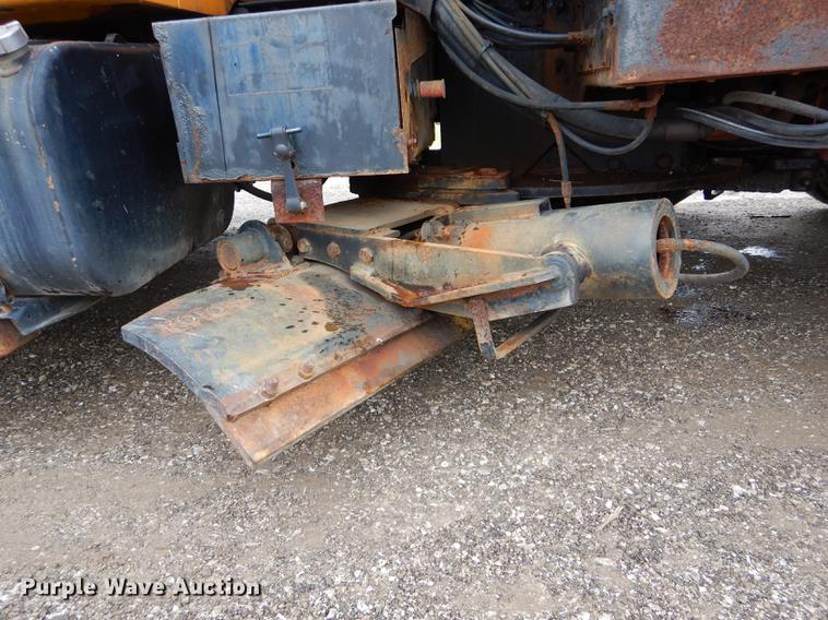 image for item DE8421 2002 International 4900 dump truck