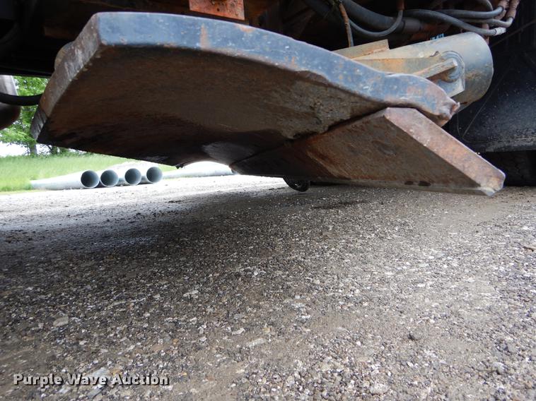 image for item DE8421 2002 International 4900 dump truck