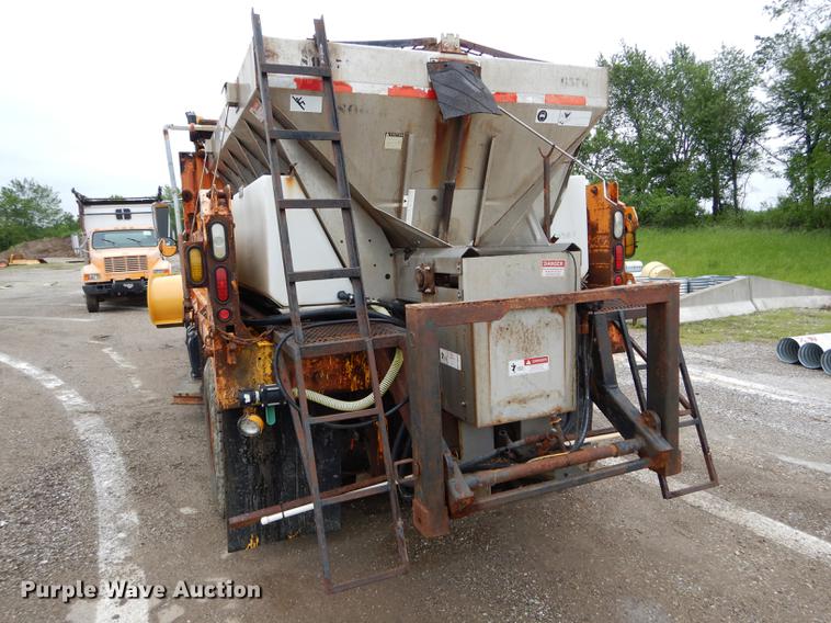 image for item DE8421 2002 International 4900 dump truck