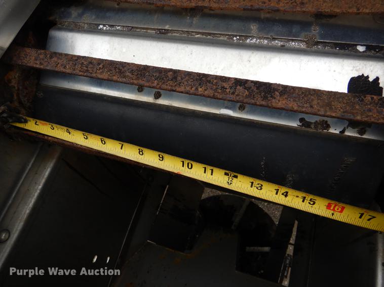 image for item DE8421 2002 International 4900 dump truck