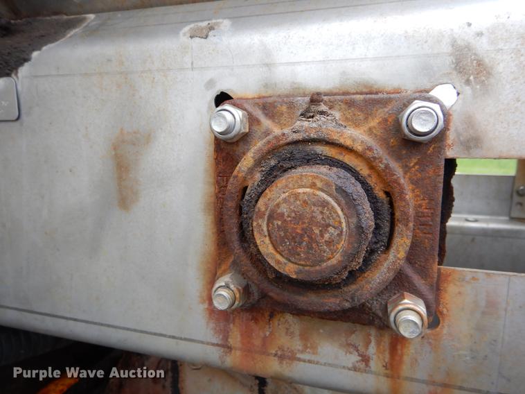 image for item DE8421 2002 International 4900 dump truck