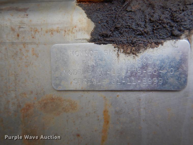 image for item DE8421 2002 International 4900 dump truck