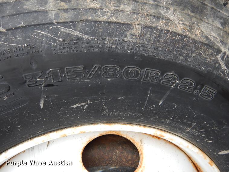 image for item DE8421 2002 International 4900 dump truck