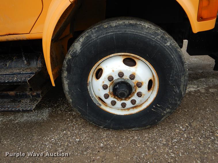 image for item DE8421 2002 International 4900 dump truck