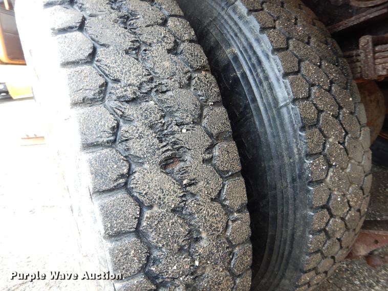 image for item DE8421 2002 International 4900 dump truck