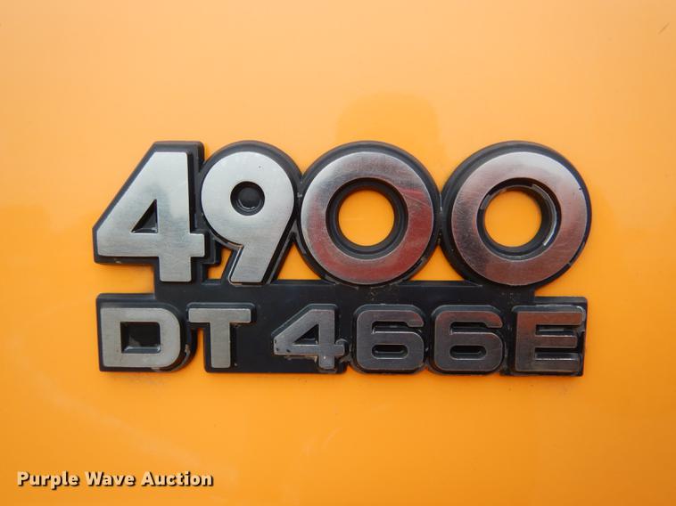 image for item DE8421 2002 International 4900 dump truck