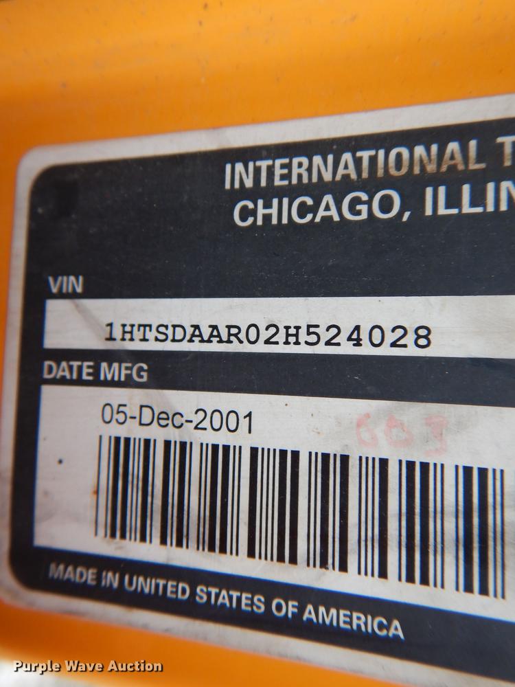 image for item DE8421 2002 International 4900 dump truck