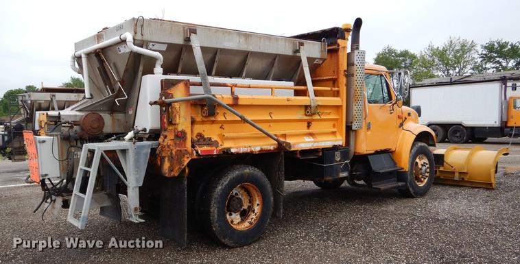 image for item DE8422 2002 International 4900 dump truck