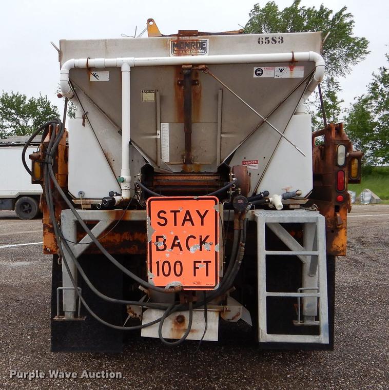 image for item DE8422 2002 International 4900 dump truck