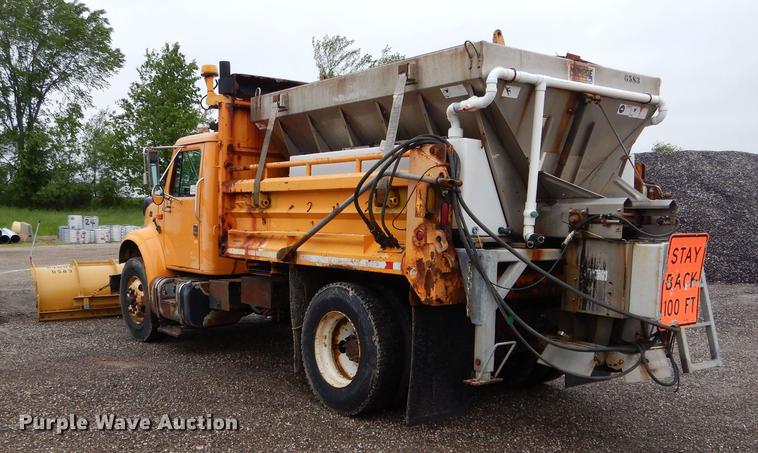image for item DE8422 2002 International 4900 dump truck