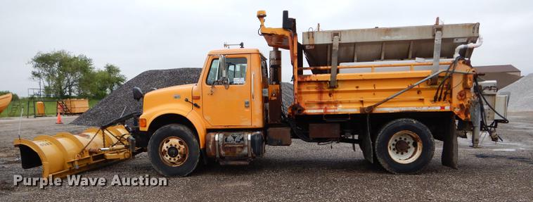 image for item DE8422 2002 International 4900 dump truck