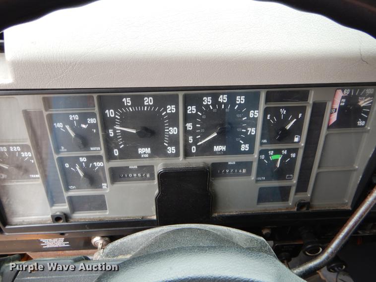 image for item DE8422 2002 International 4900 dump truck