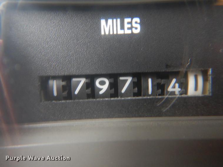 image for item DE8422 2002 International 4900 dump truck