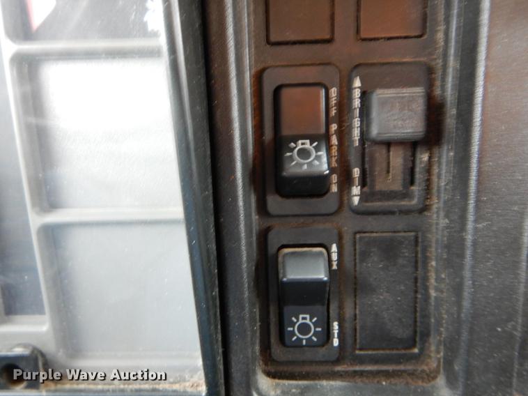 image for item DE8422 2002 International 4900 dump truck