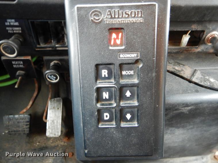 image for item DE8422 2002 International 4900 dump truck