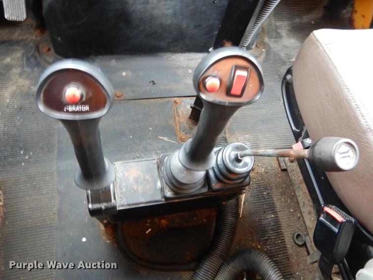 image for item DE8422 2002 International 4900 dump truck