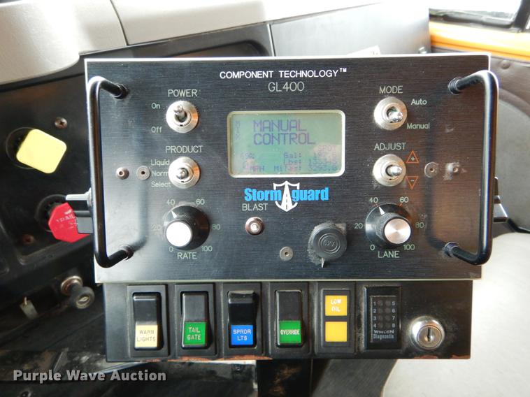 image for item DE8422 2002 International 4900 dump truck