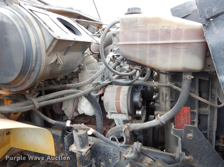 image for item DE8422 2002 International 4900 dump truck