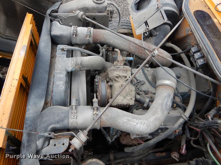 image for item DE8422 2002 International 4900 dump truck