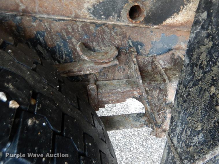 image for item DE8422 2002 International 4900 dump truck