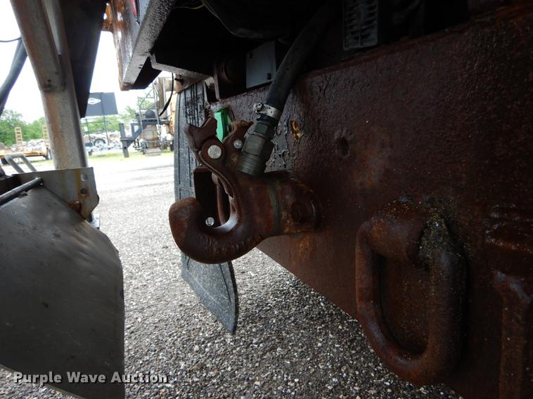 image for item DE8422 2002 International 4900 dump truck