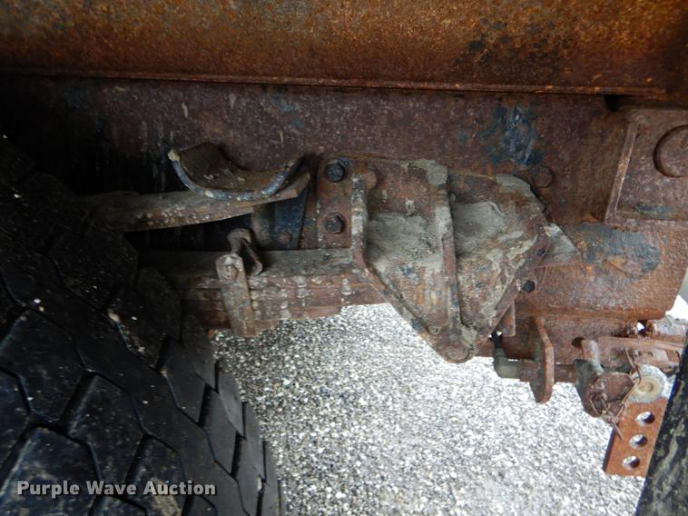 image for item DE8422 2002 International 4900 dump truck