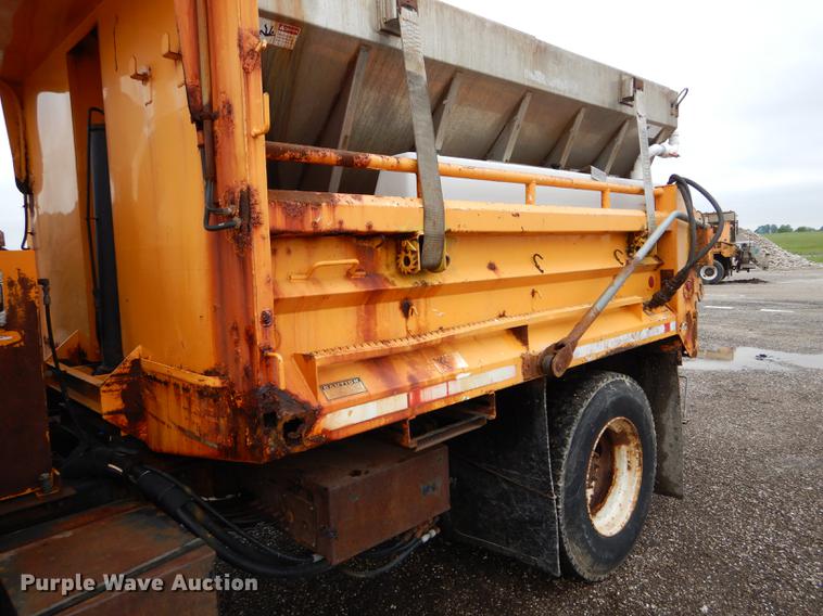 image for item DE8422 2002 International 4900 dump truck