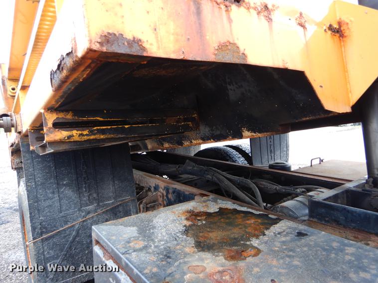 image for item DE8422 2002 International 4900 dump truck